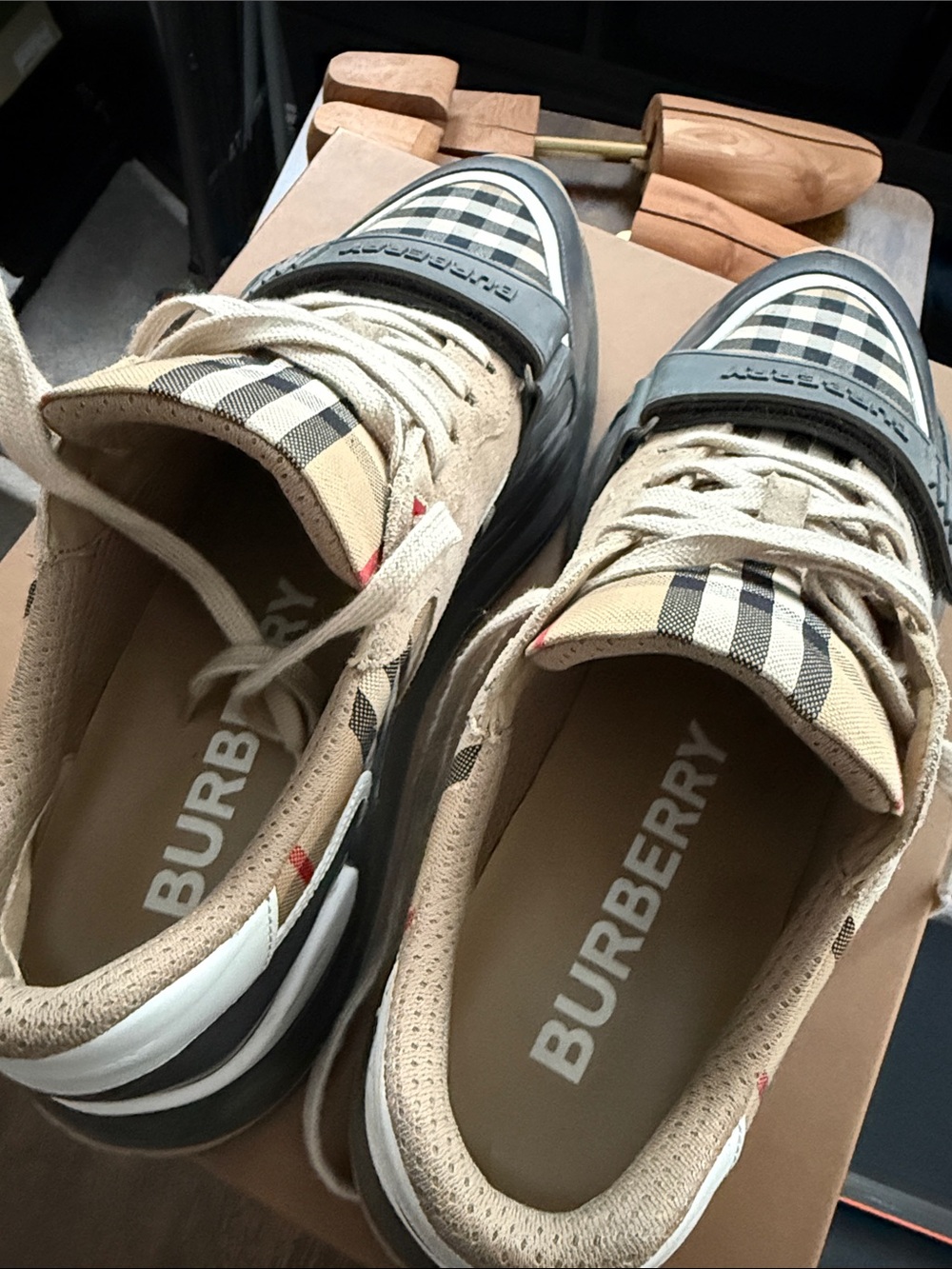 Burberry Ramsey Sneakers - Picture 4 of 8